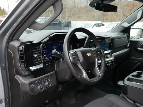 Used 2025 Chevrolet Silverado 1500 LT image 10