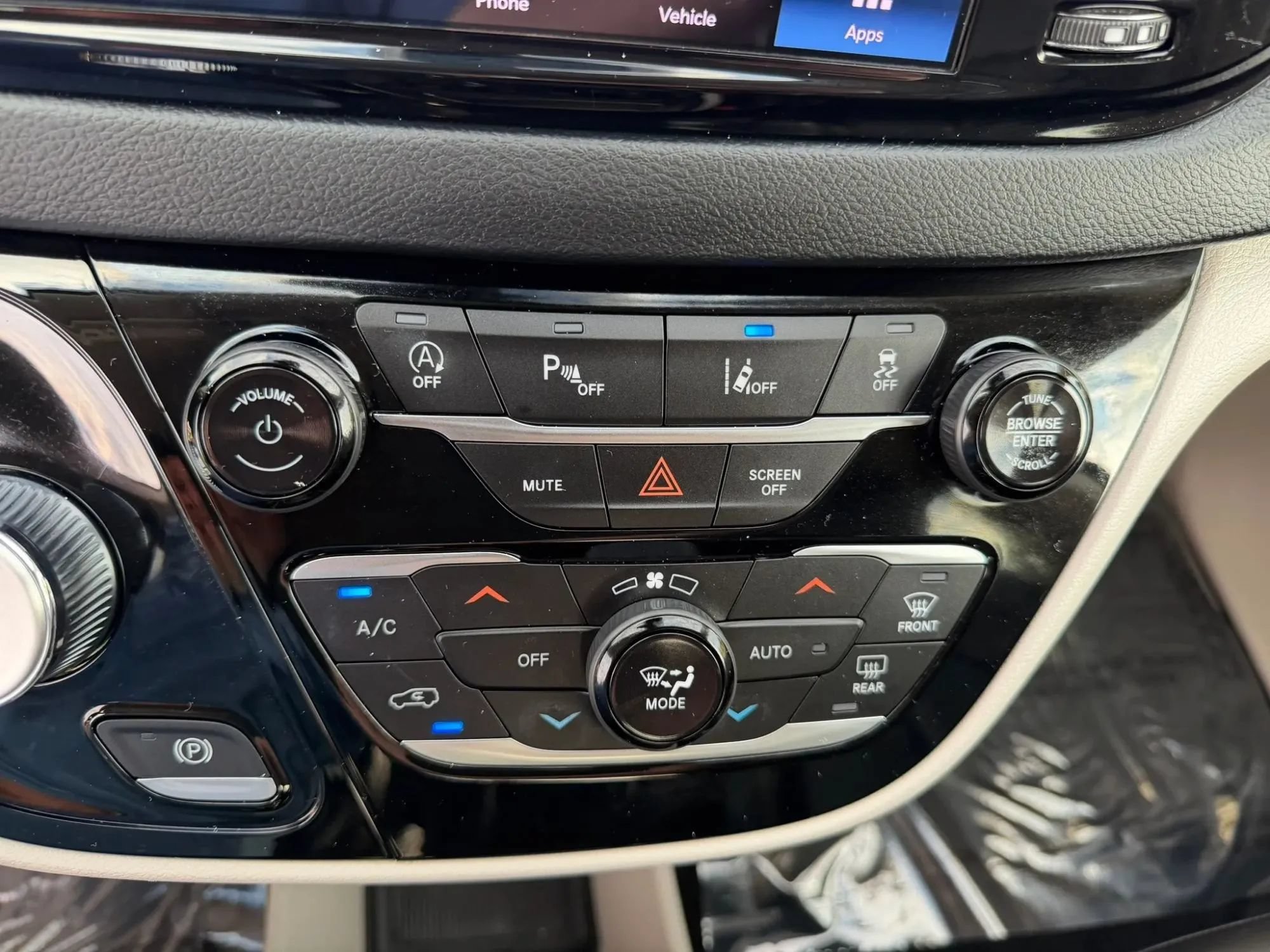 Used 2023 Chrysler Pacifica Touring-L FWD image 29