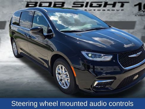 New 2025 Chrysler Pacifica Select image 8
