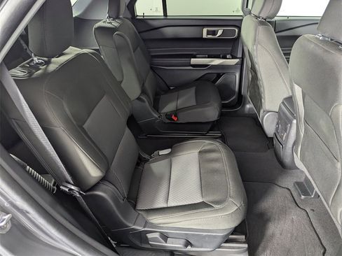 Used 2024 Ford Explorer XLT image 33
