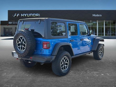 Used 2025 Jeep Wrangler Unlimited Rubicon AWD/4WD image 4