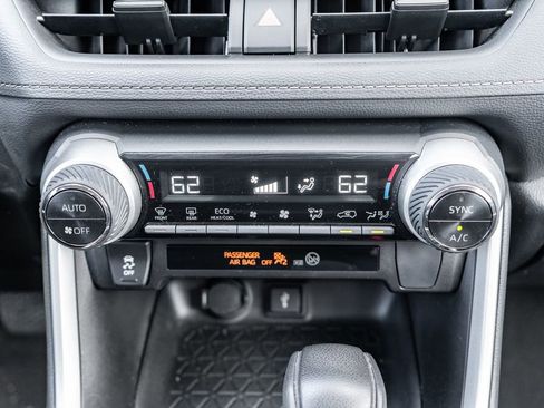 Certified 2022 Toyota RAV4 LE AWD/4WD image 27