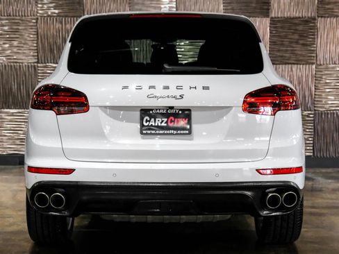Used 2018 Porsche Cayenne S image 10