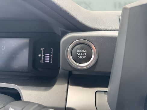 Used 2025 Toyota 4Runner SR5 AWD/4WD image 18