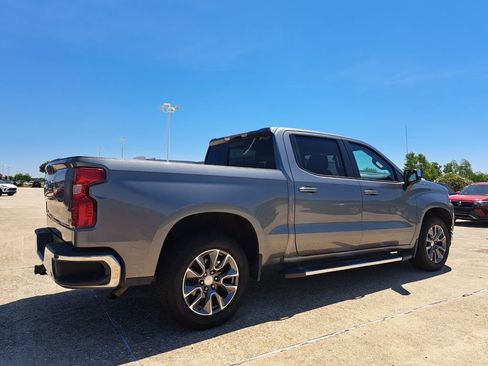 Used 2021 Chevrolet Silverado 1500 LT w/ Convenience Package II RWD image 4
