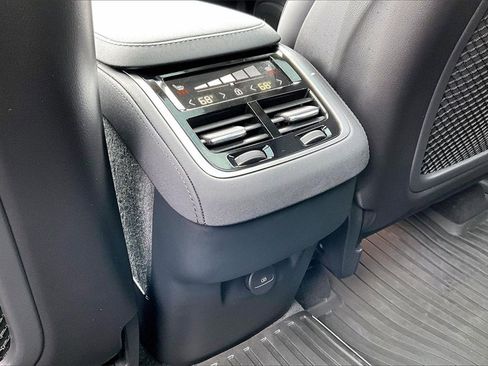 Certified 2026 Volvo XC90 B6 Plus w/ Protection Package Premier image 10
