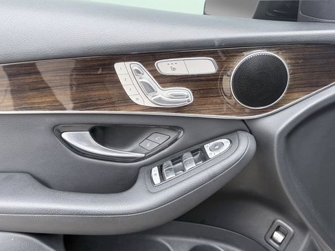 Used 2020 Mercedes-Benz GLC 300 GLC 300 image 25