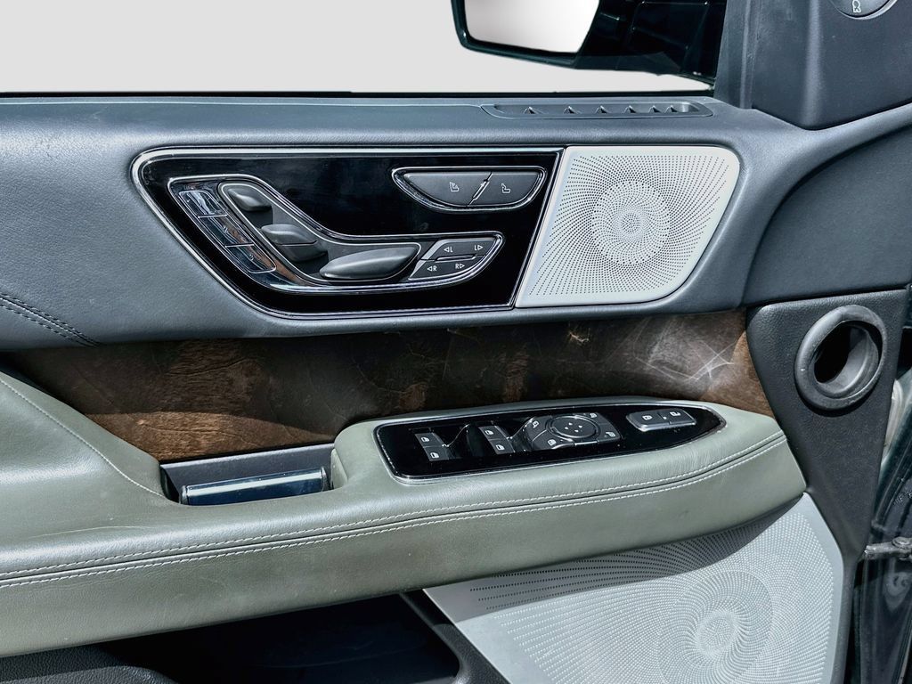 Used 2022 Lincoln Navigator L Black Label AWD/4WD image 19