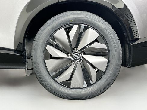 Used 2024 Nissan Ariya AWD image 11