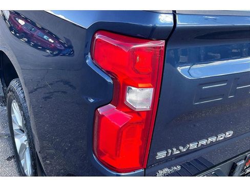 Used 2022 Chevrolet Silverado 1500 High Country w/ Technology Package image 31