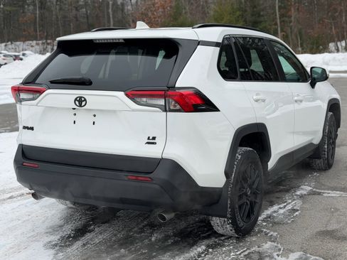 Used 2019 Toyota RAV4 LE image 12
