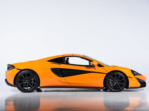 Used 2020 McLaren 570S Spider image 15