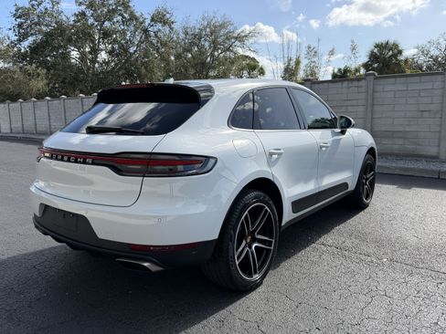 Certified 2021 Porsche Macan image 6