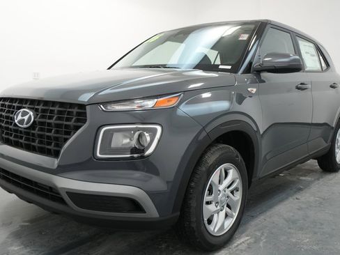 New 2026 Hyundai Venue SE image 3