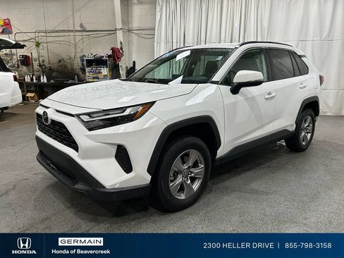 Used 2025 Toyota RAV4 XLE AWD/4WD image 4