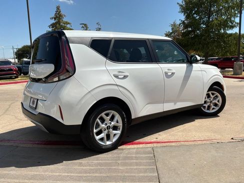 Used 2025 Kia Soul LX w/ LX Technology Package FWD image 6