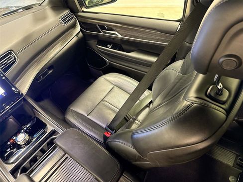 Used 2024 Jeep Wagoneer L Series II w/ Flexible Seating Group image 24