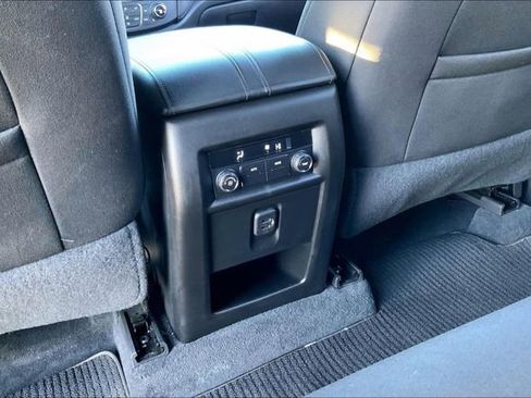 Used 2023 Chevrolet Traverse LT w/ Rear Camera Mirror Package image 35