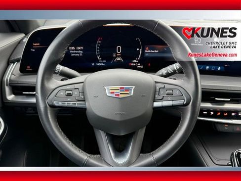 Used 2025 Cadillac XT4 Premium Luxury image 44