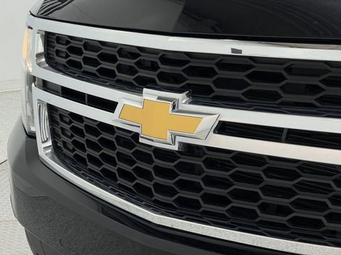 Used 2017 Chevrolet Suburban LT image 40