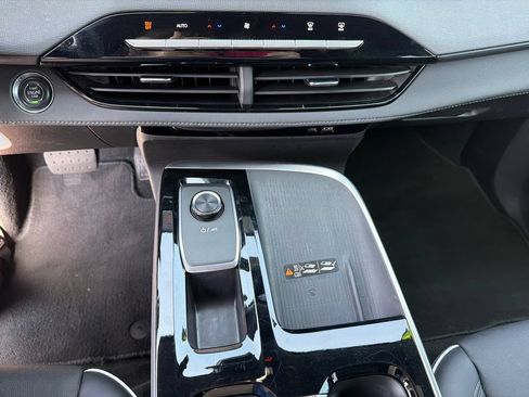 Used 2025 Buick Enclave Preferred FWD image 36