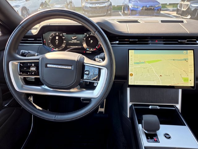 Used 2025 Land Rover Range Rover SE AWD/4WD image 13