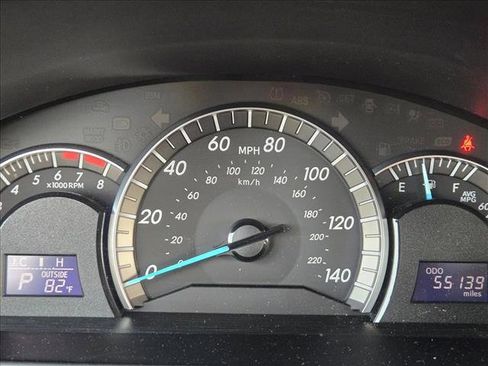 Used 2014 Toyota Camry SE w/ Moonroof Package image 8