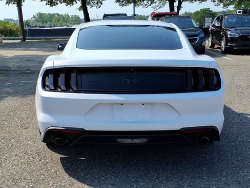 Used 2018 Ford Mustang Coupe RWD image 4