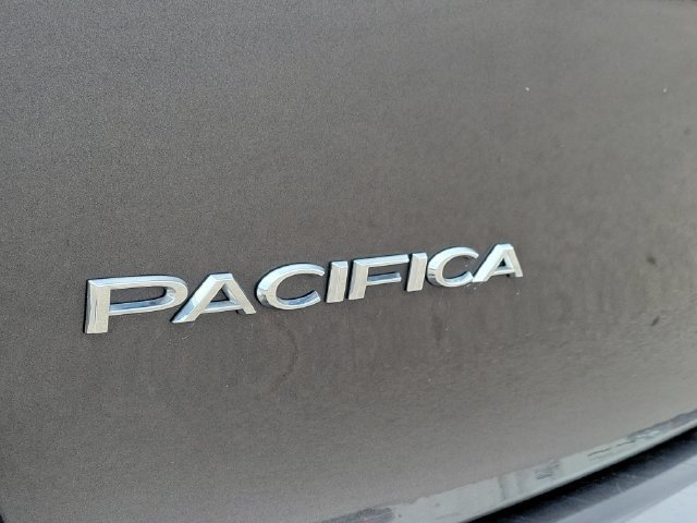 Used 2017 Chrysler Pacifica Touring-L Plus w/ Tire & Wheel Group FWD image 41