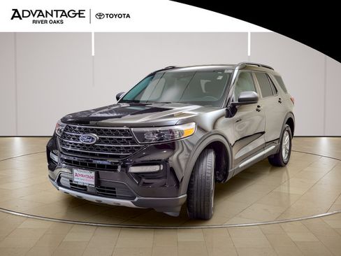 Used 2024 Ford Explorer XLT w/ Equipment Group 202A AWD/4WD image 3