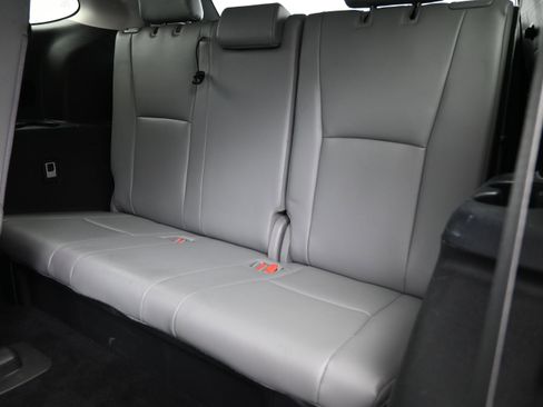 Used 2021 Toyota Highlander XLE AWD/4WD image 42