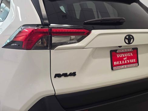 Used 2023 Toyota RAV4 XLE AWD/4WD image 7