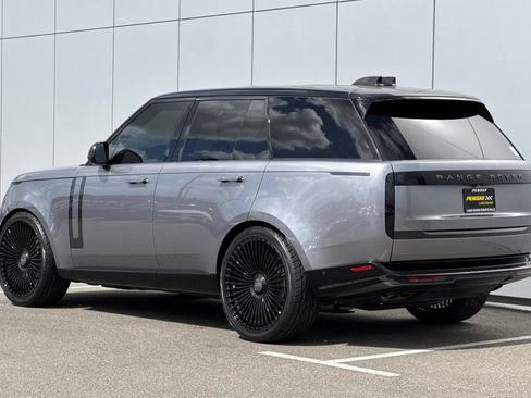 Used 2024 Land Rover Range Rover SE AWD/4WD image 3