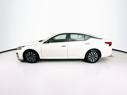 Used 2025 Nissan Altima 2.5 SV FWD image 4