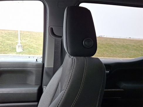 Used 2022 Chevrolet Silverado 1500 LT Trail Boss w/ Safety Package image 17