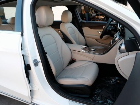 Used 2021 Mercedes-Benz C 300 Sedan image 37