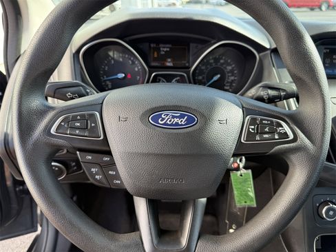 Used 2018 Ford Focus SE image 25