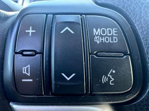 Used 2018 Toyota Highlander XLE AWD/4WD image 21