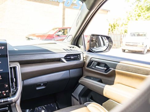 Used 2026 GMC Yukon Denali Ultimate AWD/4WD image 41