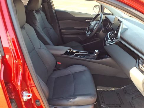 Used 2022 Toyota C-HR Limited FWD image 16