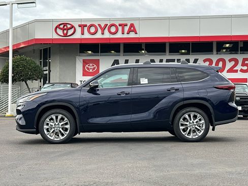 New 2026 Toyota Highlander Limited image 2