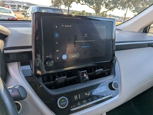 Used 2023 Toyota Corolla Cross LE image 17