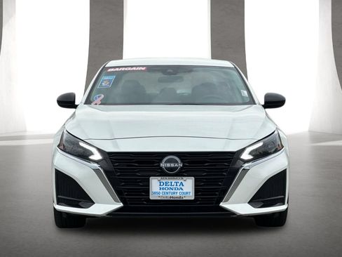 Used 2025 Nissan Altima 2.5 SV FWD image 9