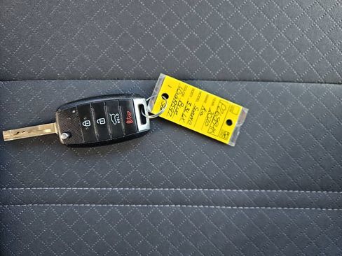 Used 2020 Kia Sorento FWD V6 image 29