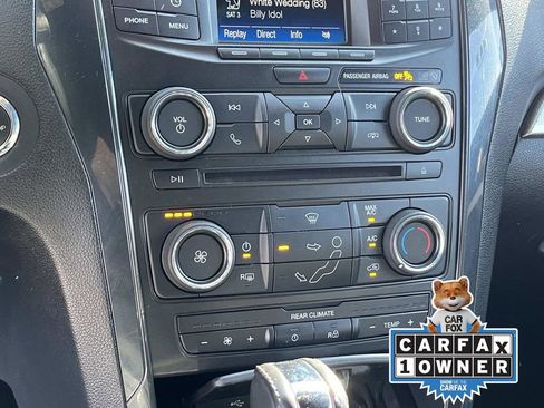 Used 2017 Ford Explorer XLT image 32