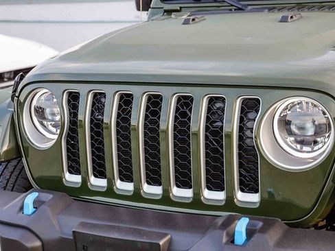 Used 2023 Jeep Wrangler Unlimited Sahara w/ Cold Weather Group image 6