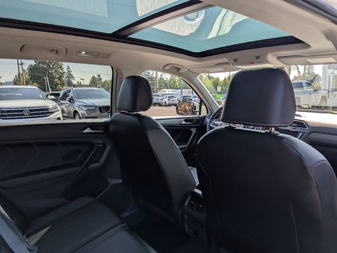 Used 2024 Volkswagen Tiguan SE w/ Panoramic Sunroof Package AWD/4WD image 32