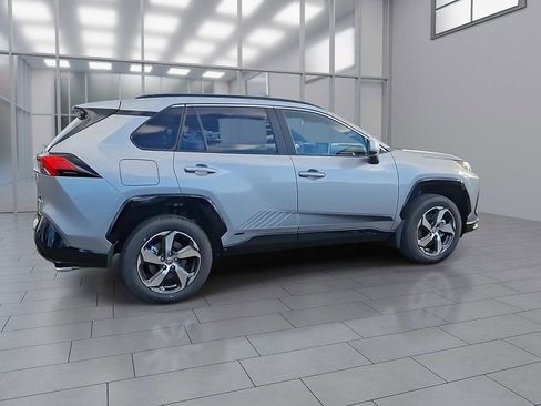 New 2025 Toyota RAV4 SE image 7