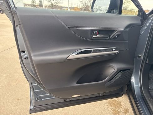 Certified 2023 Toyota Venza Limited image 16
