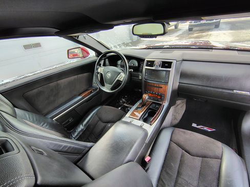 Used 2006 Cadillac XLR V image 2